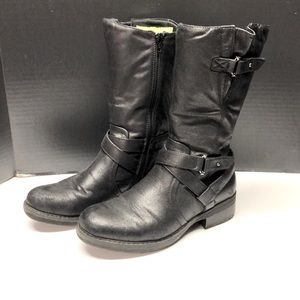 SOLD! Bare Traps Harly 8M Boots